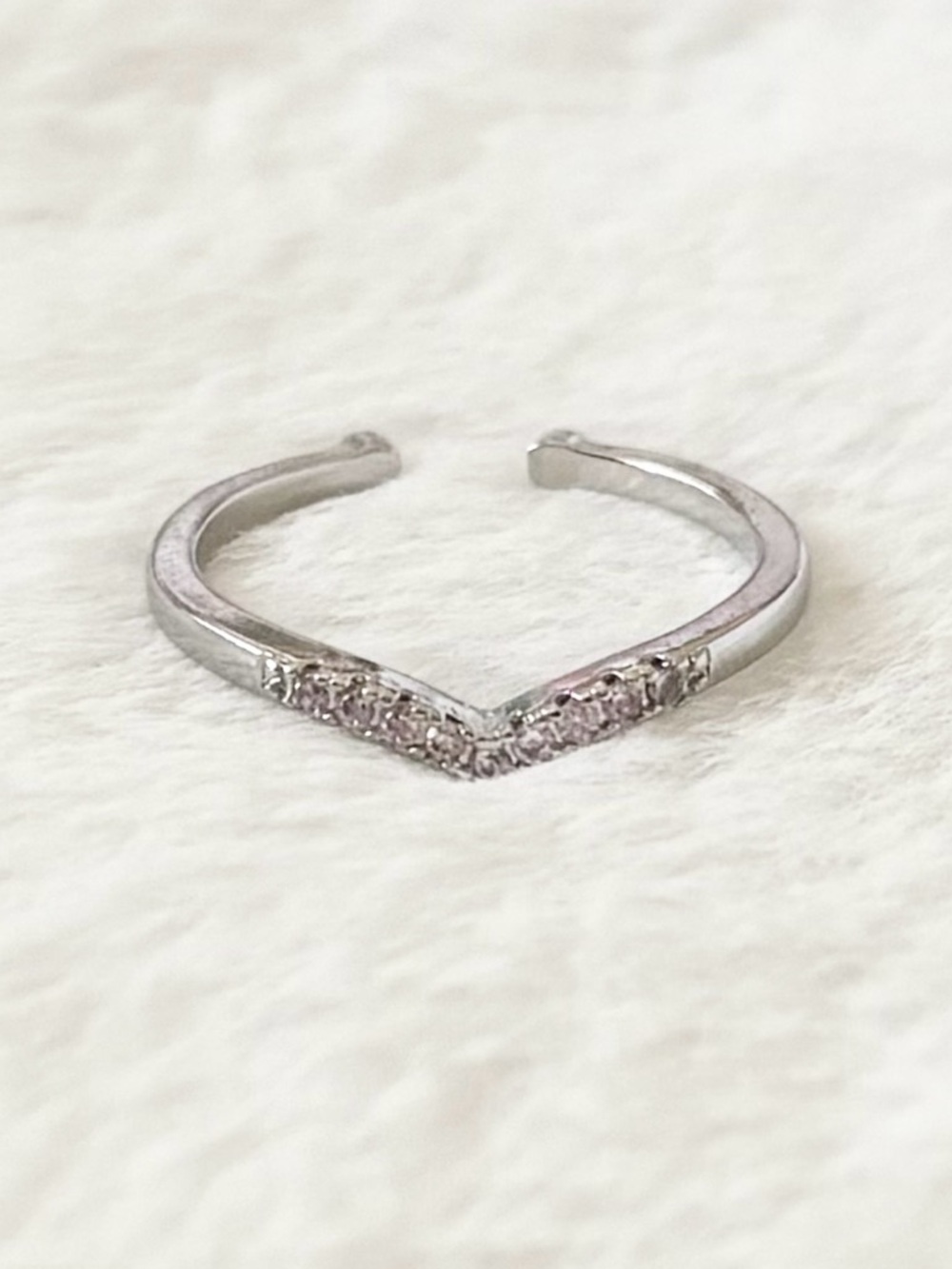 5/$15 🩷 MUST BUNDLE Silver V-Front Crystal Accent Ring